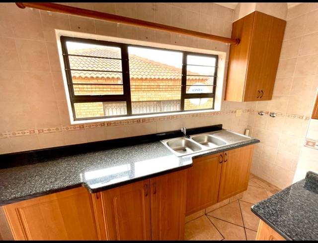 3 BEDROOM TOWNHOUSE FOR SALE IN CHANCLIFF RIDGE